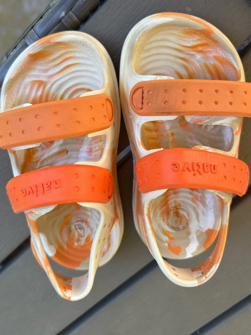 Native Chase water sand friendly strap sandals shoes size 7 - orange marbled